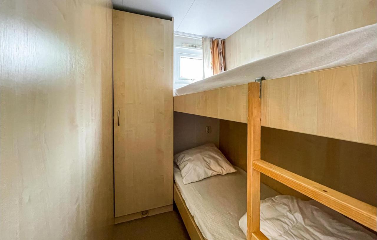 3 Bedroom Stunning Stacaravan In Tzummarum Экстерьер фото